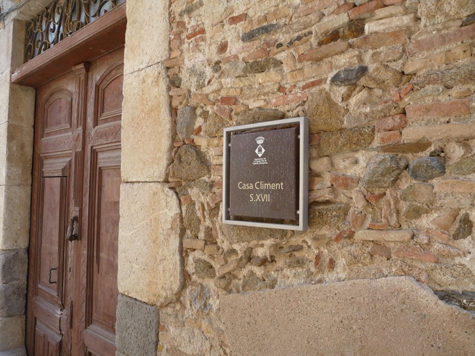 Casa Climent de Castelló d’Empúries. Arxiu Càtedra de Patrimoni Literari Maria Àngels Anglada – Carles Fages de Climent.