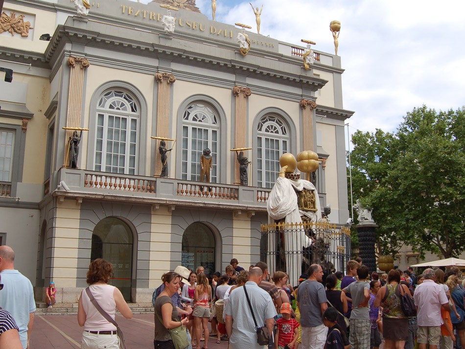 Teatre Museu Dalí. Foto: Francesca R. Uccella. Arxiu de la Càtedra de Patrimoni Literari Maria Àngels Anglada – Carles Fages de Climent