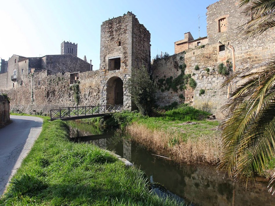 Portal de la Gallarda. Foto: Manel Puig. Arxiu Càtedra de Patrimoni Literari Maria Àngels Anglada – Carles Fages de Climent.