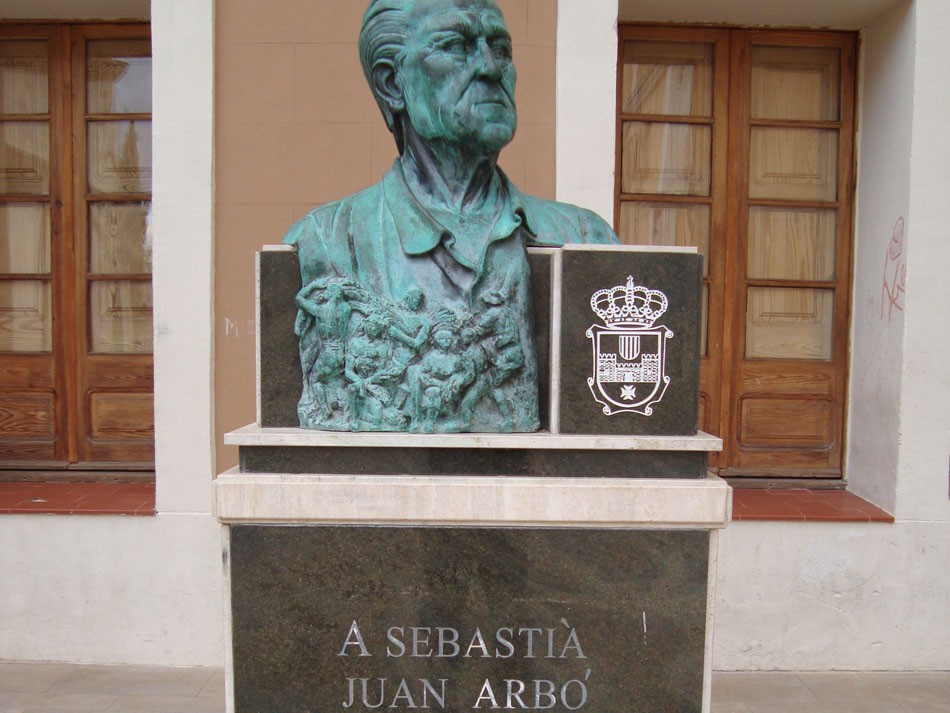 Bust de Sebastià Juan Arbó a la biblioteca